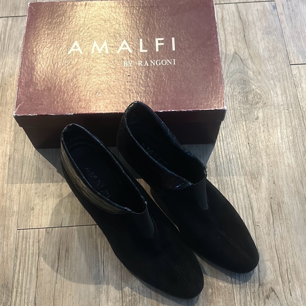 Amalfi by Rangoni black suede/leather suede bootie